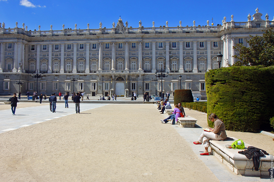 Восточная площадь (Plaza de Oriente), Королевский Дворец, Мадрид. Испания.