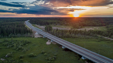 Обои для рабочего стола - Автомагистраль М11, Новгородская область. Эстакада через Нерцу.
