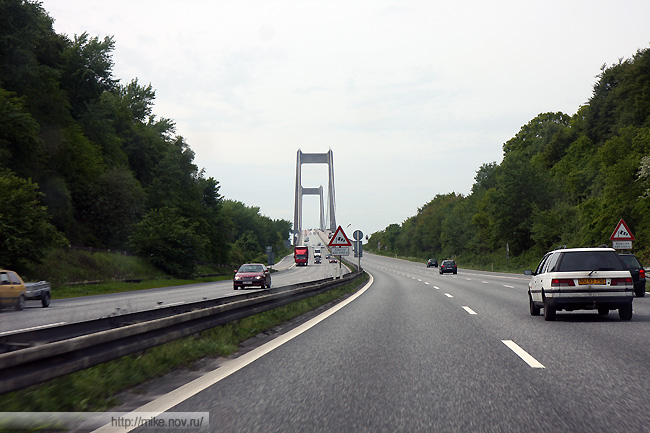 Мост между островом Фюнен и континентальной частью Дании. Мост бесплатный.