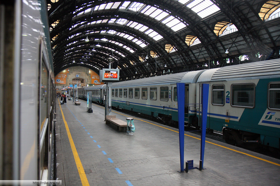 Малый дебаркадер Миланского вокзала. Всего их три - один большой и два малых.