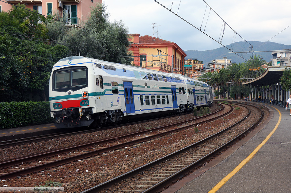 Региональный поезд отправляется со станции Rapallo