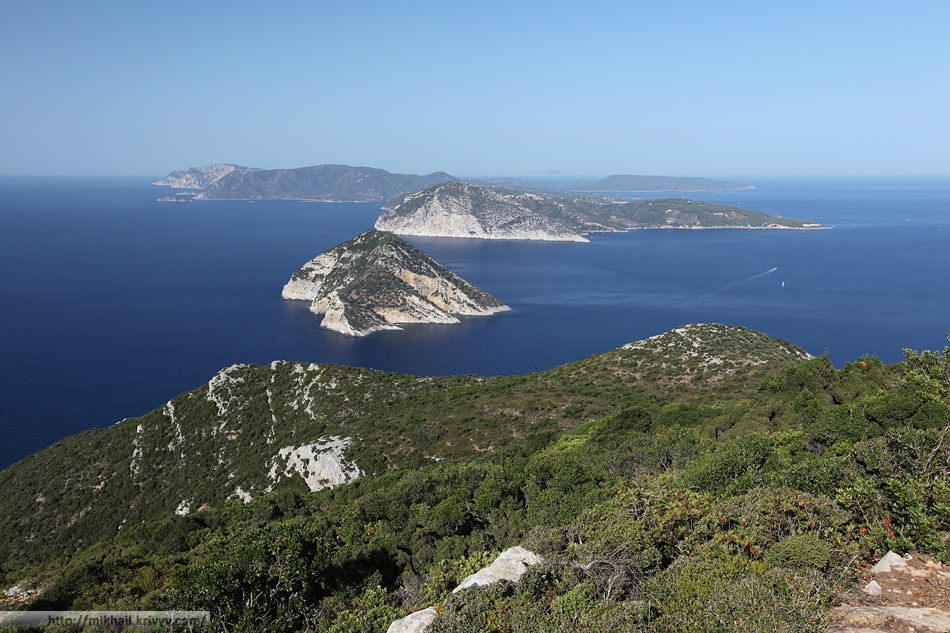 С горы Ваис (Vais) открывались отличные виды на Эгейское море и остров Алонисос.