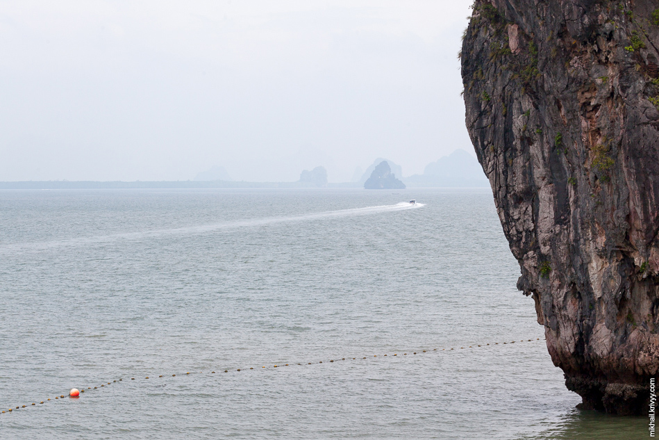 Вид с острова Кхао Пинг Кан в сторону дельт рек.