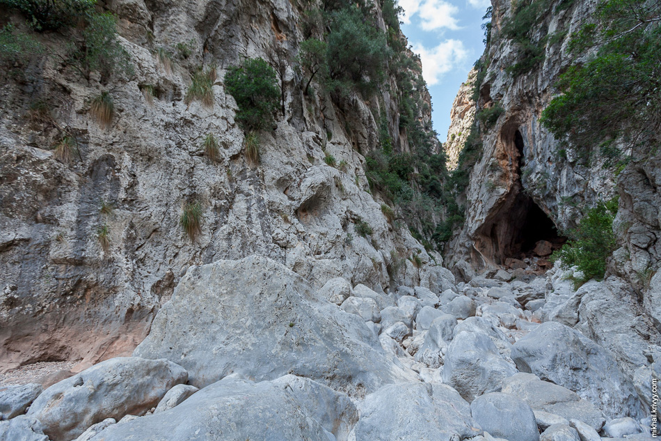 От пещеры vor Clot de l’Infern начиналось самое узкое место. Ущелье Torrent de Pareis.