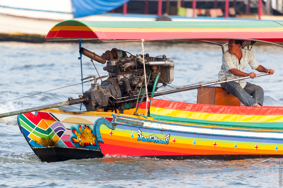 Лодка-длиннохвостка. Река Чао Прайя, Бангкок.