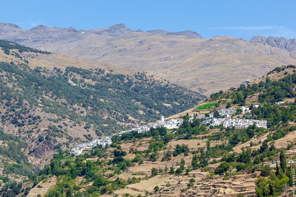 Вид в сторону пика Велета со стороны деревни Капилейра.